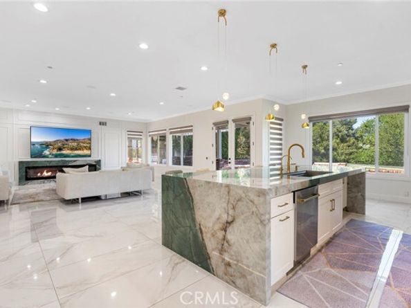 18 Bent Oak, Laguna Hills CA 92679