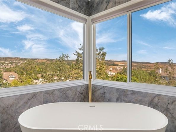 18 Bent Oak, Laguna Hills CA 92679