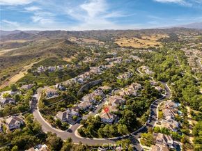 18 Bent Oak, Laguna Hills CA 92679
