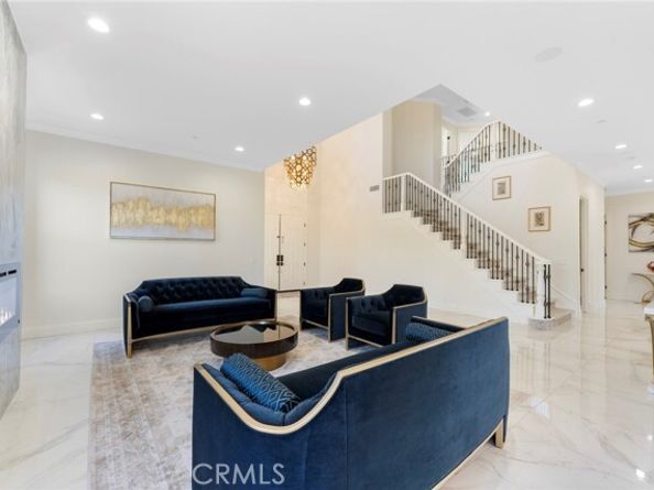 18 Bent Oak, Laguna Hills CA 92679