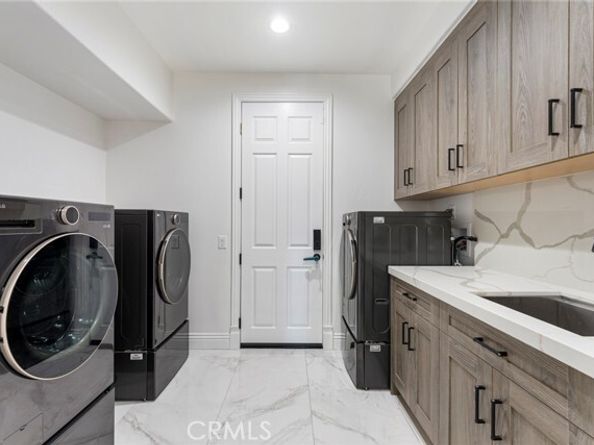 18 Bent Oak, Laguna Hills CA 92679