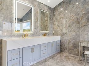 18 Bent Oak, Laguna Hills CA 92679