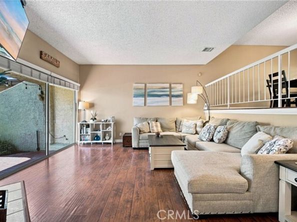18360 Collins Street L, Tarzana (los Angeles) CA 91356