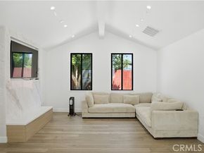 8542 De Celis Pl, North Hills (los Angeles) CA 91343