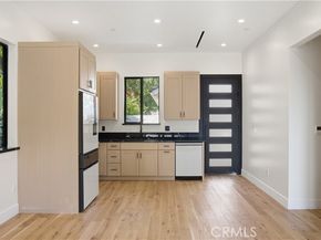 8542 De Celis Pl, North Hills (los Angeles) CA 91343