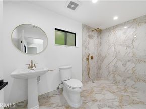 8542 De Celis Pl, North Hills (los Angeles) CA 91343