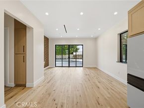 8542 De Celis Pl, North Hills (los Angeles) CA 91343