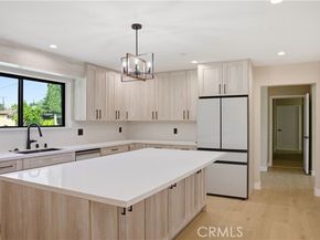 8542 De Celis Pl, North Hills (los Angeles) CA 91343