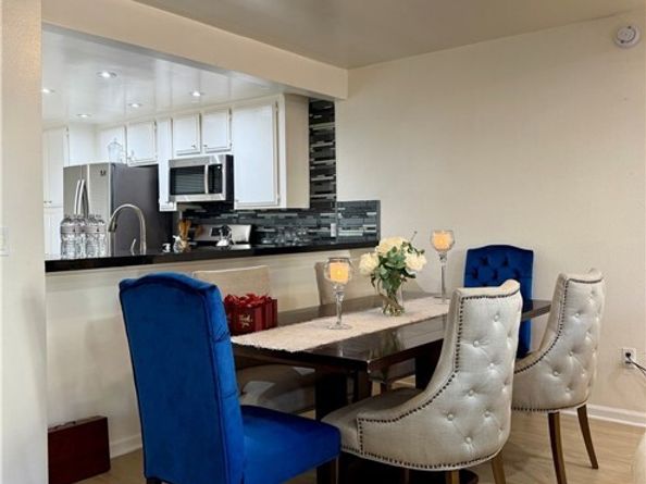 5720 Owensmouth 152, Woodland Hills (los Angeles) CA 91367