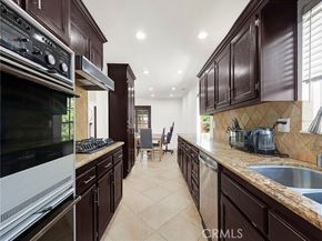 9527 oso Avenue, Chatsworth (los Angeles) CA 91311