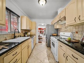 7819 Encino, Northridge (los Angeles) CA 91325