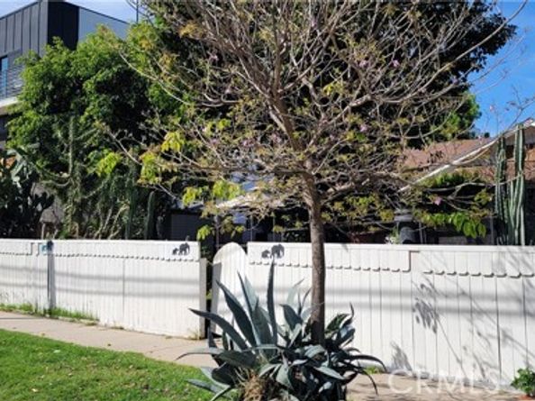 6467 Woodley, Van Nuys (los Angeles) CA 91406