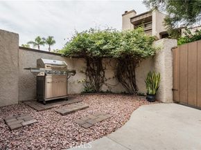 5800 Owensmouth Avenue 26, Woodland Hills (los Angeles) CA 91367