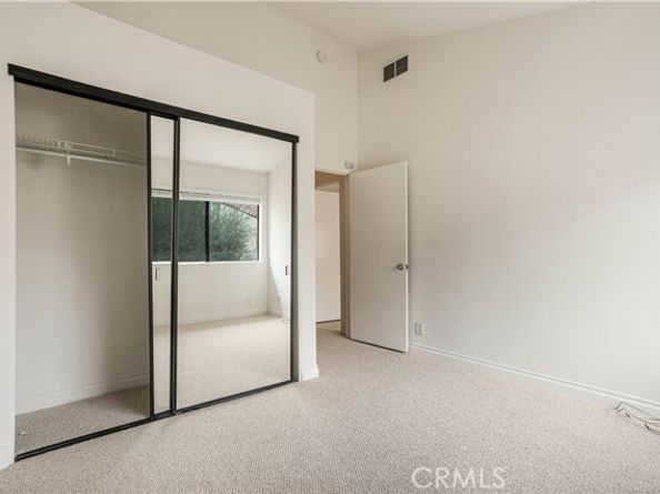 5800 Owensmouth Avenue 26, Woodland Hills (los Angeles) CA 91367