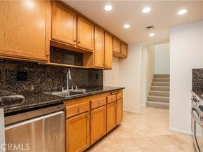5800 Owensmouth Avenue 26, Woodland Hills (los Angeles) CA 91367