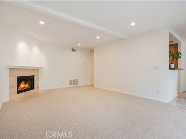 5800 Owensmouth Avenue 26, Woodland Hills (los Angeles) CA 91367