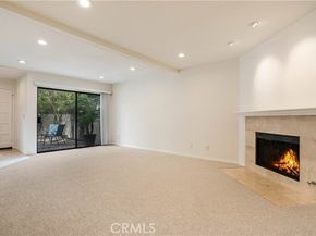 5800 Owensmouth Avenue 26, Woodland Hills (los Angeles) CA 91367