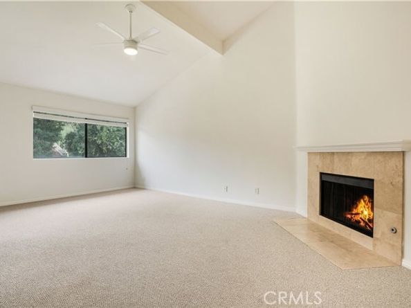 5800 Owensmouth Avenue 26, Woodland Hills (los Angeles) CA 91367