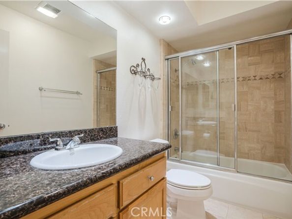 5800 Owensmouth Avenue 26, Woodland Hills (los Angeles) CA 91367