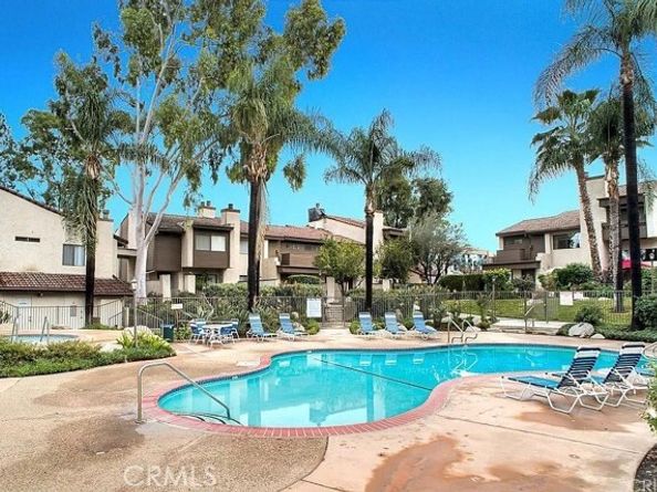 5800 Owensmouth Avenue 26, Woodland Hills (los Angeles) CA 91367