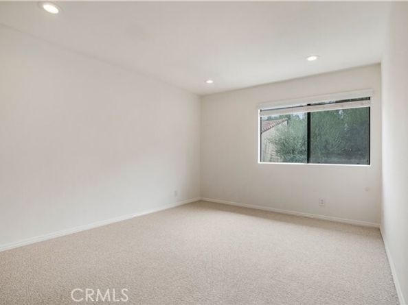 5800 Owensmouth Avenue 26, Woodland Hills (los Angeles) CA 91367