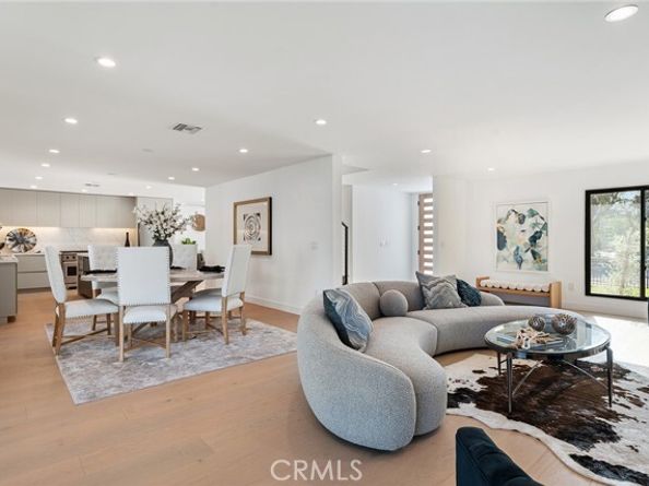 5630 Blanco Avenue, Woodland Hills (los Angeles) CA 91367