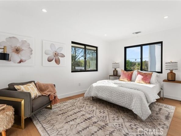5630 Blanco Avenue, Woodland Hills (los Angeles) CA 91367