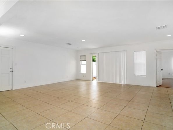 19324 Victory Boulevard, Reseda (los Angeles) CA 91335