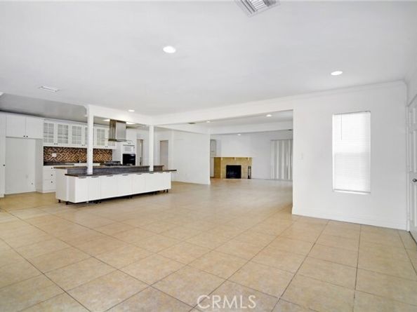 19324 Victory Boulevard, Reseda (los Angeles) CA 91335