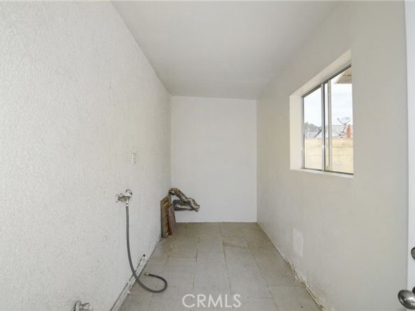 19324 Victory Boulevard, Reseda (los Angeles) CA 91335