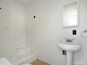 19324 Victory Boulevard, Reseda (los Angeles) CA 91335