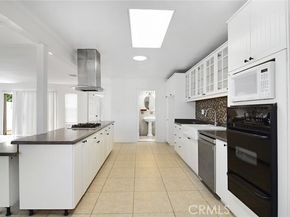 19324 Victory Boulevard, Reseda (los Angeles) CA 91335