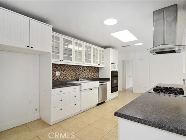 19324 Victory Boulevard, Reseda (los Angeles) CA 91335