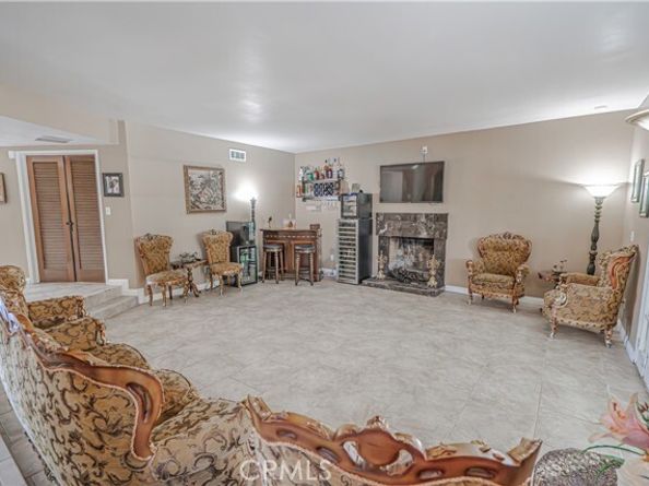22607 Hatteras Street, Woodland Hills (los Angeles) CA 91367