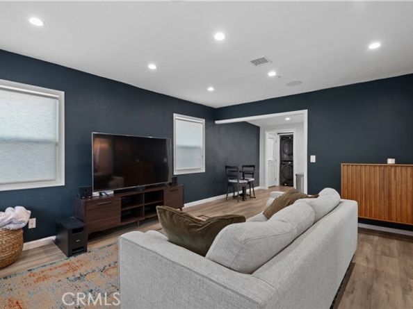 13266 Dyer Street, Sylmar (los Angeles) CA 91342