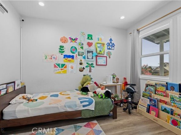 13266 Dyer Street, Sylmar (los Angeles) CA 91342