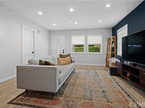 13266 Dyer Street, Sylmar (los Angeles) CA 91342