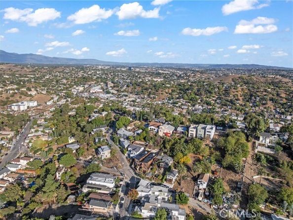 3320 Reynolds, Santa Barbara CA 90032