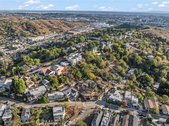 3320 Reynolds, Santa Barbara CA 90032