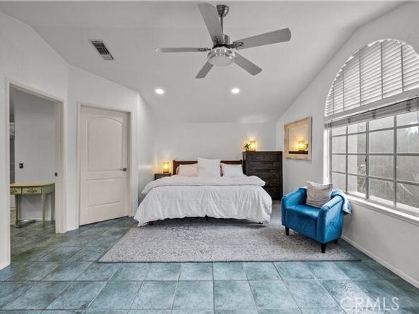 22371 Mission Circle, Chatsworth (los Angeles) CA 91311