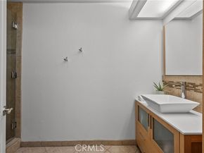 22371 Mission Circle, Chatsworth (los Angeles) CA 91311