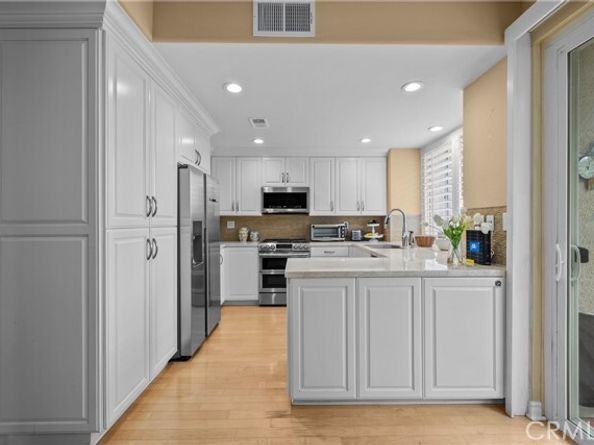 22371 Mission Circle, Chatsworth (los Angeles) CA 91311