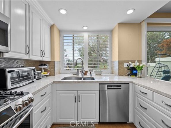 22371 Mission Circle, Chatsworth (los Angeles) CA 91311