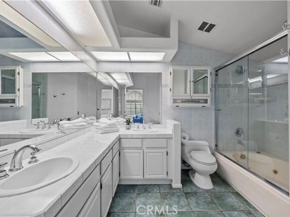 22371 Mission Circle, Chatsworth (los Angeles) CA 91311