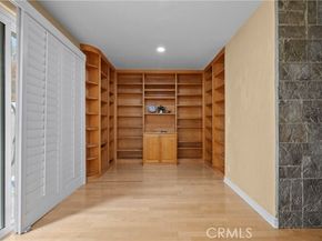 22371 Mission Circle, Chatsworth (los Angeles) CA 91311