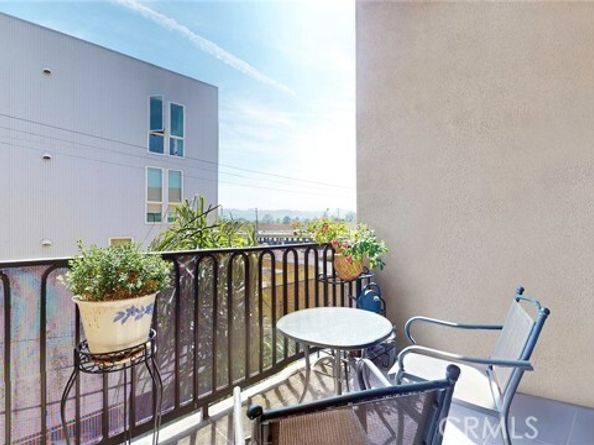 4821 Bakman Avenue 405, North Hollywood (los Angeles) CA 91601