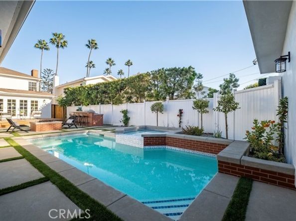 4001 Pine, Long Beach CA 90807