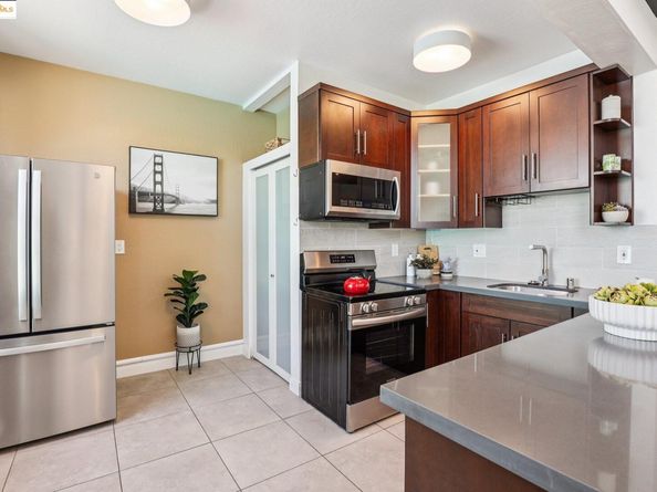 1004 9Th Ave, Oakland CA 94606