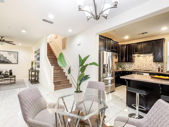 3135 Vittoria Loop, Dublin CA 94568