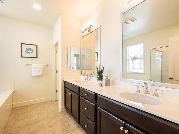 3135 Vittoria Loop, Dublin CA 94568